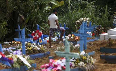 Manaus - Quadra 34 do Cemitério Parque Tarumã, onde estão enterrados os detentos mortos na rebelião do Complexo Penitenciário Anísio Jobim (Marcelo Camargo/Agência Brasil)
