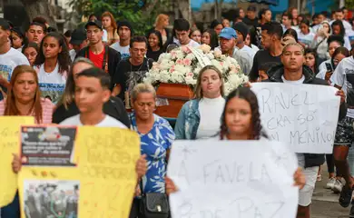 Rio de Janeiro (RJ), 31/10/2025 – Sepultamento de Ravel Rios uma das vitimas da operação contenção, no cemitério de cemitério de Inhaúma.
Foto: Joédson Alves/Agência Brasil
