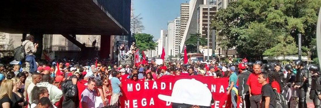 Sem-teto fazem caminhada no centro de São Paulo em protesto contra despejo