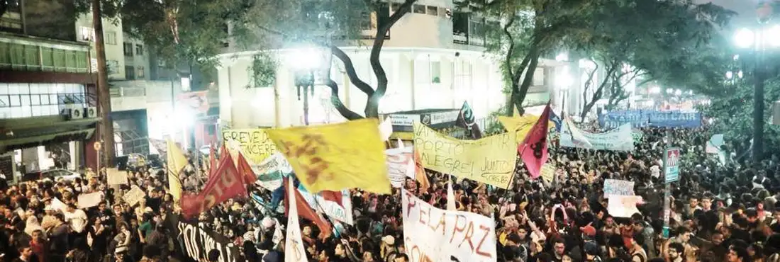 Manifestantes na região da Praça Rossevelt em ato contra aumento da passagem Manifestantes na região da Praça Roosevelt em São Paulo em protesto contra o aumento das passagens do transporte coletivo