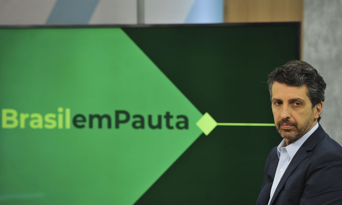 O ministro do Meio Ambiente,Joaquim Leite, é entrevistado no programa Brasil em Pauta, na TV Brasil