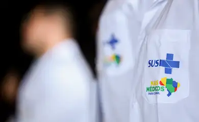 Brasília (DF), 17/03/2025 - Detalhe do uniforma de um médico durante anúncio do ministro da Saúde Alexandre Padilha sobre a expansão do programa mais médicos com a oferta de novas vagas no primeiro edital de 2025.
Foto: Marcelo Camargo/Agência Brasil