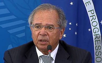 O ministro da economia, Paulo Guedes, durante coletiva sobre o coronavírus