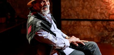 Antônio Pitanga dá uma verdadeira aula de cultura brasileira, cinema e teatro no palco do 'Atos'
