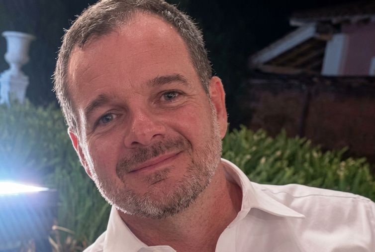 Juiz é encontrado morto dentro de veículo em chamas no interior de SP