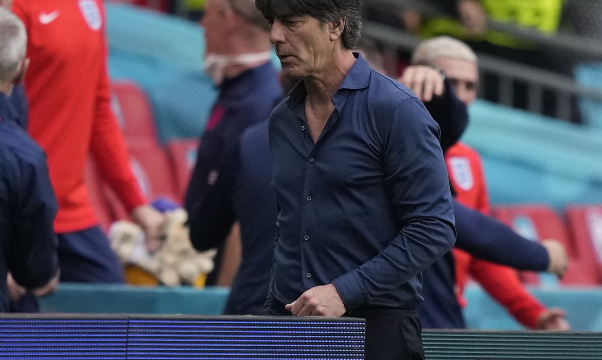 Joachim Loew durante partida entre Alemanha e Inglaterra pela Eurocopa