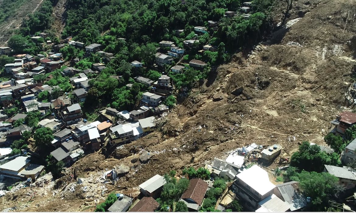 Imagens de drone das áreas de deslizamento de encosta em Petrópolis, em decorrência das fortes chuvas que atingiram a região serrana do Rio de Janeiro