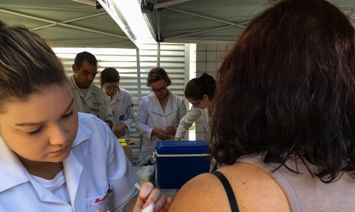 Vacinação contra febre amarela no Rio