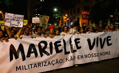 Rio de Janeiro - Passeata em homenagem à vereadora Marielle Franco, e seu motorista Anderson Pedro Gomes, no centro da cidade (Fernando Frazão/Agência Brasil)