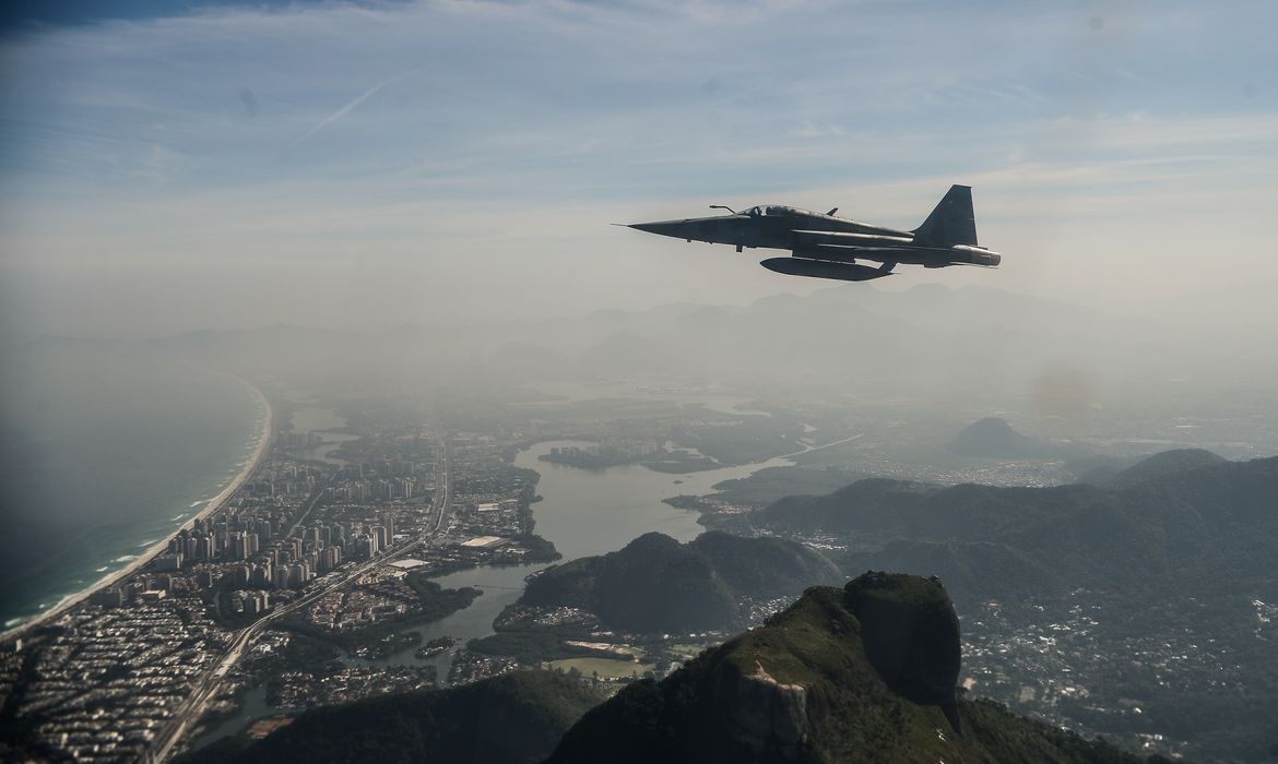 Rio de Janeiro - O tenente-brigadeiro-do-ar, Carlos Aquino, fala sobre o esquema de controle e defesa do espaço aéreo durante os Jogos Olímpicos de 2016  (Tomaz Silva/Agência Brasil)