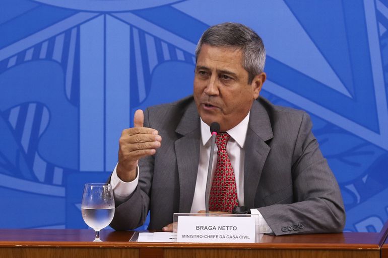 O ministro da Casa Civil, Braga Neto, durante coletiva de imprensa no Palácio do Planalto