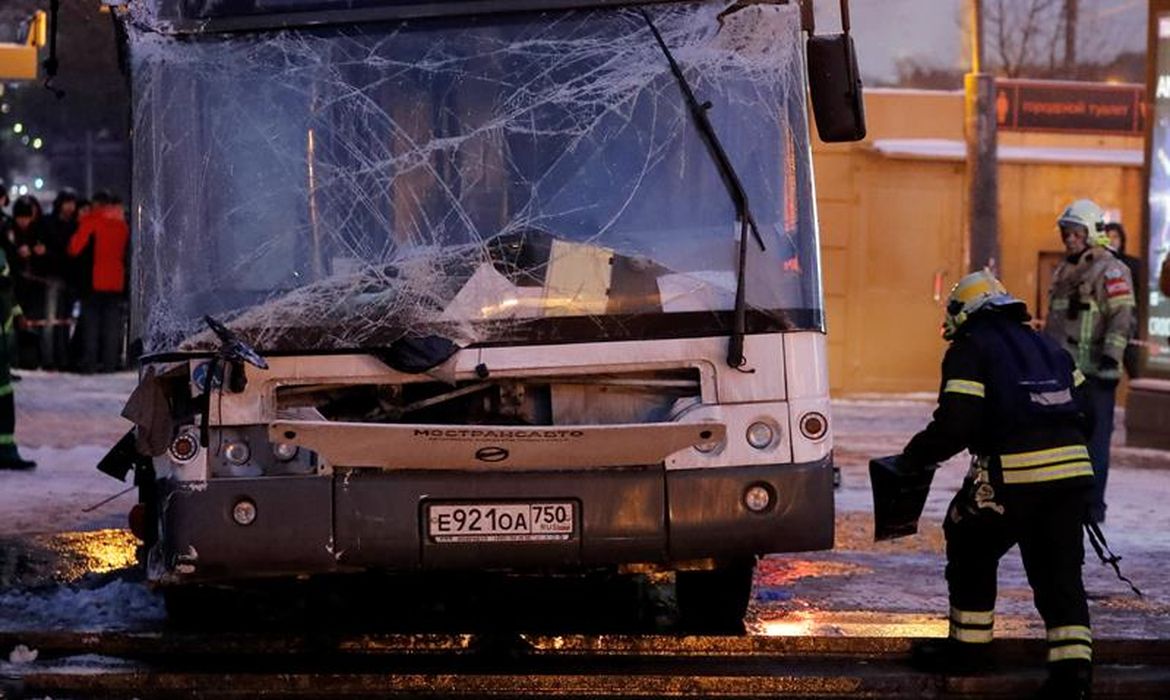 Ônibus invade calçada e mata pessoas em Moscou - Foto EFE/EPA/SERGEI ILNITSKY