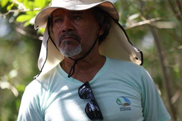 Guapimirim (RJ), 16/10/2024 - O pescador Alaildo Malafaia, presidente da Cooperativa Manguezal Fluminense, na Estação Ecológica da Guanabara, na Área de Proteção Ambiental (APA) de Guapi-Mirim.  Foto: Fernando Frazão/Agência Brasil