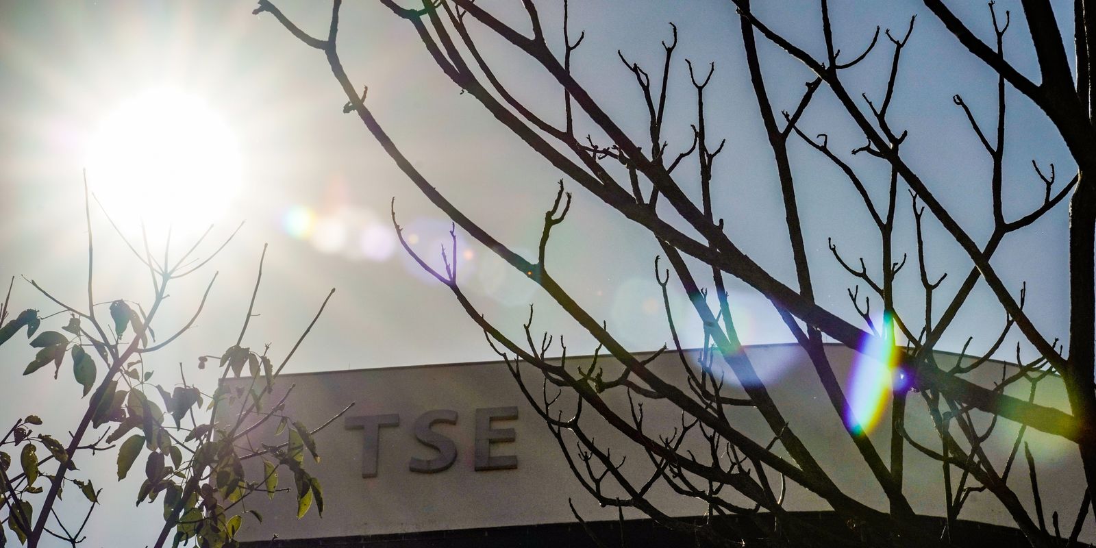 TSE confirma veto a publicações que ligavam Lula e Flávio Bolsonaro ao crime organizado