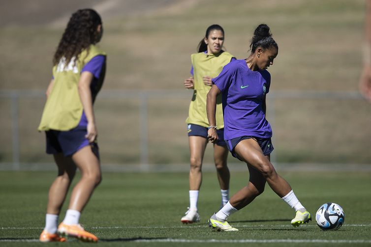 Com novidades, Seleção encerra preparação para jogo contra a