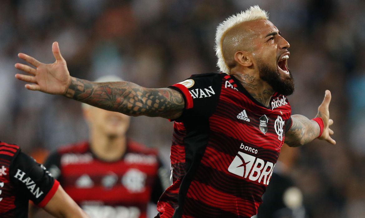 Vidal marca  na vitória do Flamengo contra o Botafogo - Nilton Santos - em 28/08/2022