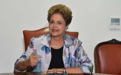 A presidenta Dilma Rousseff recebe governadores da região Nordeste, no Palácio do Planalto (Valter Campanato/Agência Brasil)