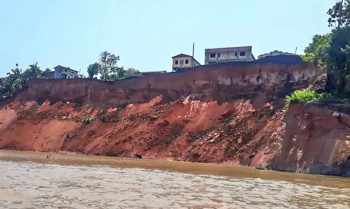 Deslizamento De Terra Em Beruri (AM) Deixa Um Morto E 200 Desabrigados ...