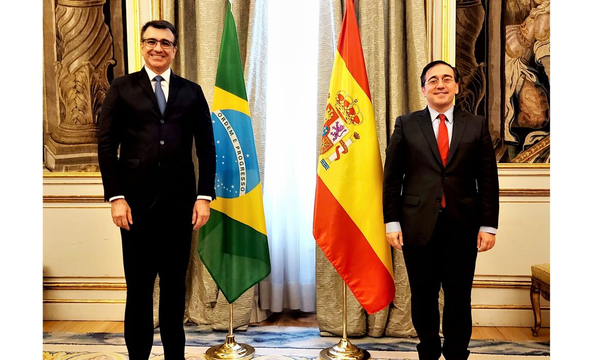 O Ministro Carlos França/o chanceler espanhol, José Manuel Albares, em Madri.