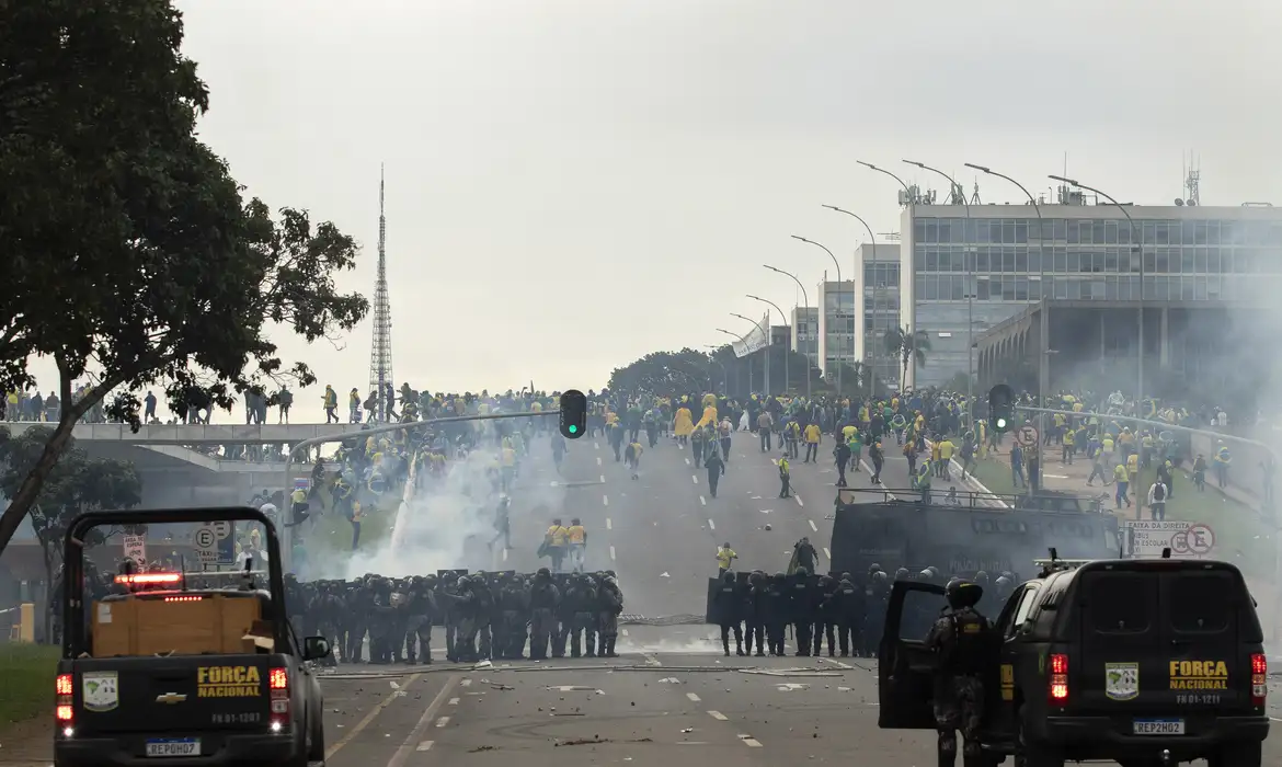 Brasília (DF), 08/01/2023 - Golpistas invadem e depredam prédios públicos na Praça dos Três Poderes. 