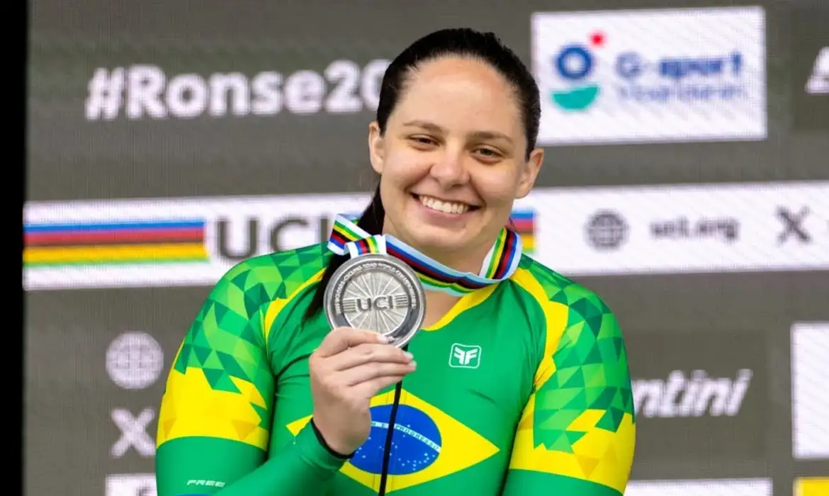 Miriam Jeske/CBC/Direitos Reservados Victória Barbosa fatura prata no Mundial de Paraciclismo, em 29/08/2025