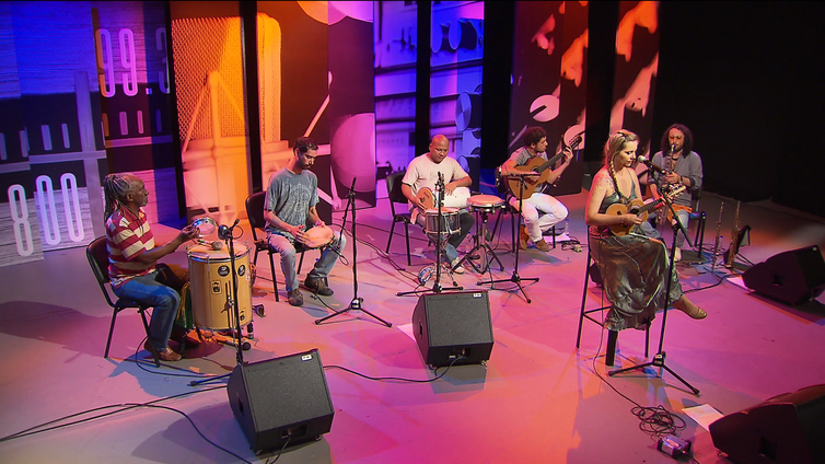 Roberta Nistra e o Grupo Samba Nosso no Ao vivo entre amigos