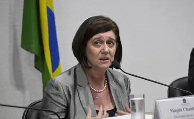 A diretora-geral da Agência Nacional do Petróleo (ANP), Magda Chambriard, fala da segurança nas plataformas de petróleo, na CPI mista da Petrobrás (Wilson Dias/Agência Brasil)