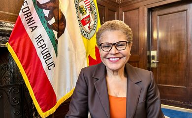 Karen Bass, prefeita los angeles, jogos de 2028