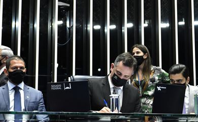 Plenário do Senado Federal durante sessão solene semipresencial do Congresso Nacional destinada à promulgação da Emenda Constitucional nº 111 de 2021, que acrescenta dispositivo ao Ato das Disposições Constitucionais Transitórias e altera a