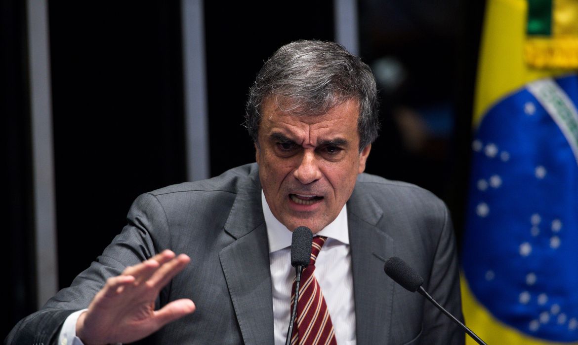 Brasília - O advogado de defesa, José Eduardo Cardozo, disse durante o quinto dia de julgamento final do processo de impeachment da presidenta afastada, Dilma Rousseff, que Dilma será afastada sem o povo ter entendido o motivo, no Senado 