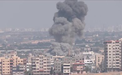 Thick smoke plumes cover Gaza skyline after Israeli strikes