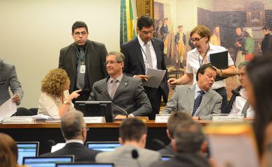 Brasília - Reunião da Comissão do Impeachment, na Câmara, na qual o colegiado discute a admissibilidade da defesa da presidenta Dilma pelo advogado-geral da União, José Eduardo Cardozo  (Antonio Cruz/Agência Brasil)