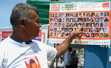 Rio de Janeiro - Campanha divulga informações de como evitar um desaparecimento de criança e adolescente e repassa alertas sobre medidas que contribuem para a prevenção ao problema a atividade faz parte da Semana de Mobilização Nacional