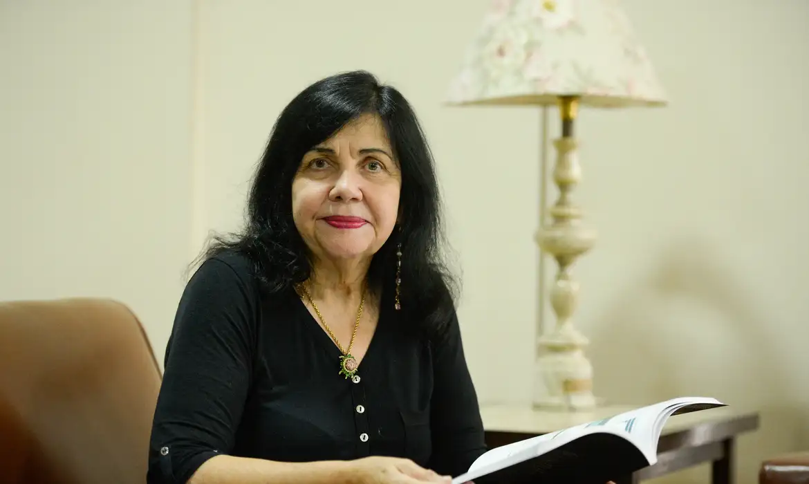Rio de Janeiro (RJ), 13/03/2024 – A diretoria da Academia Brasileira de Ciências (ABC) e pesquisadora da Embrapa, Mariangela Hungria durante entrevista à Agência Brasil na sede da instituição, no centro do Rio de Janeiro. Foto: Tomaz Silva/Agência Brasil