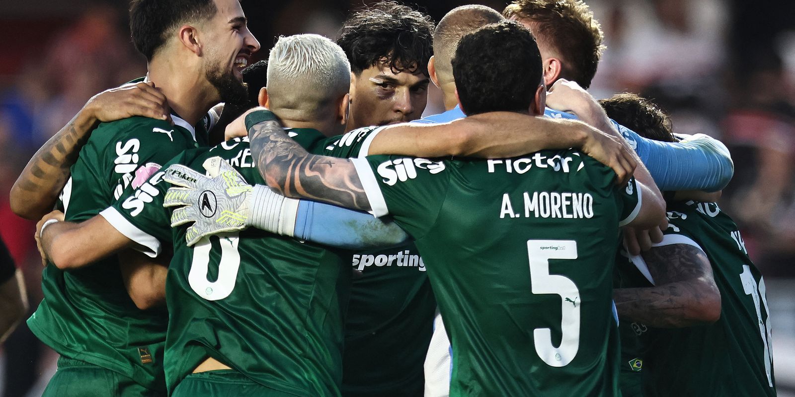 Palmeiras assume a ponta do Brasileirão após virada e derrota do Flamengo