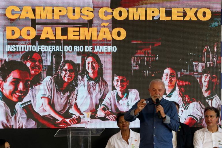 Lula lança pedra fundamental de campus do IFRJ no Complexo do Alemão ...