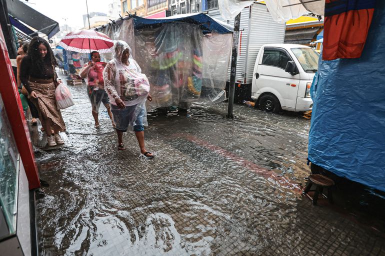 São Paulo (SP), 18/02/2025 - Calor de 35ºC e chuva forte a tarde no centro de São Paulo. Foto: Paulo Pinto/Agência Brasil