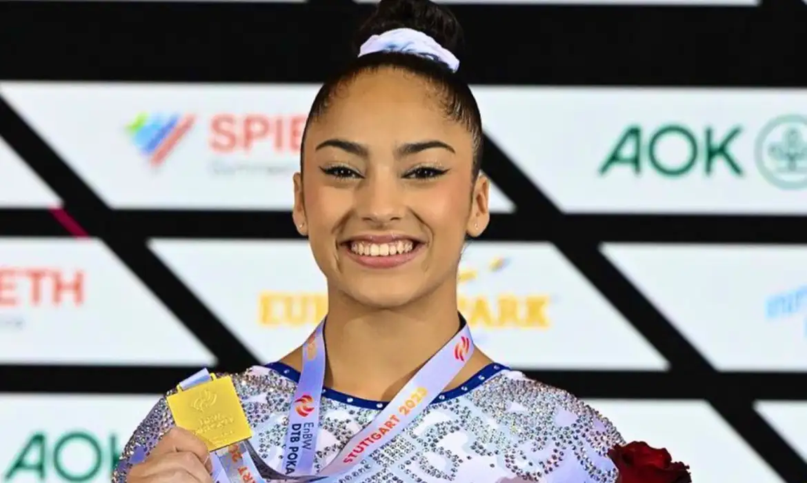 A brasileira Júlia Soares conquistou, neste domingo (19), a medalha de ouro no DTB-Pokal, tradicional evento de ginástica artística, realizado em Sttutgart