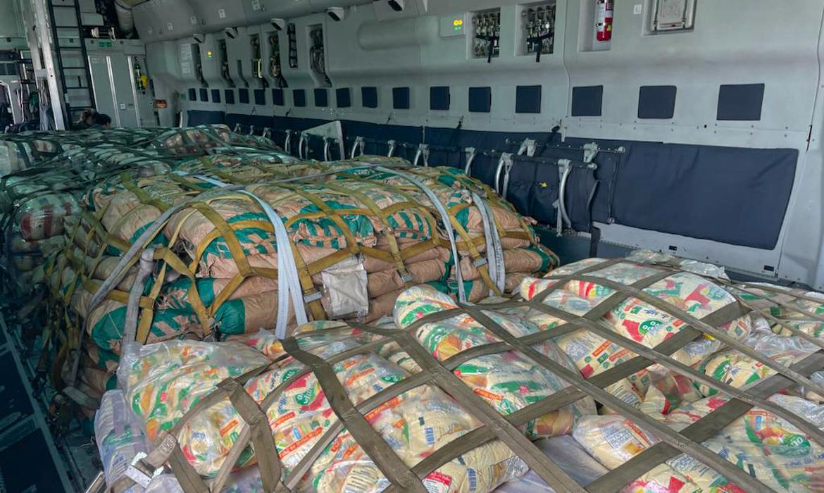 Rio de Janeiro (RJ) 09/12/2023 - A aeronave KC-390 Millennium transporta para Gaza, 11 toneladas de alimentos para atender populações em situação de emergência pública. A iniciativa é coordenada pela Agência Brasileira de Cooperação, do Ministério das Relações Exteriores (MRE).
Foto: Fab/Gov