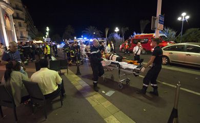 Ataque em Nice deixa ao menos 80 mortos