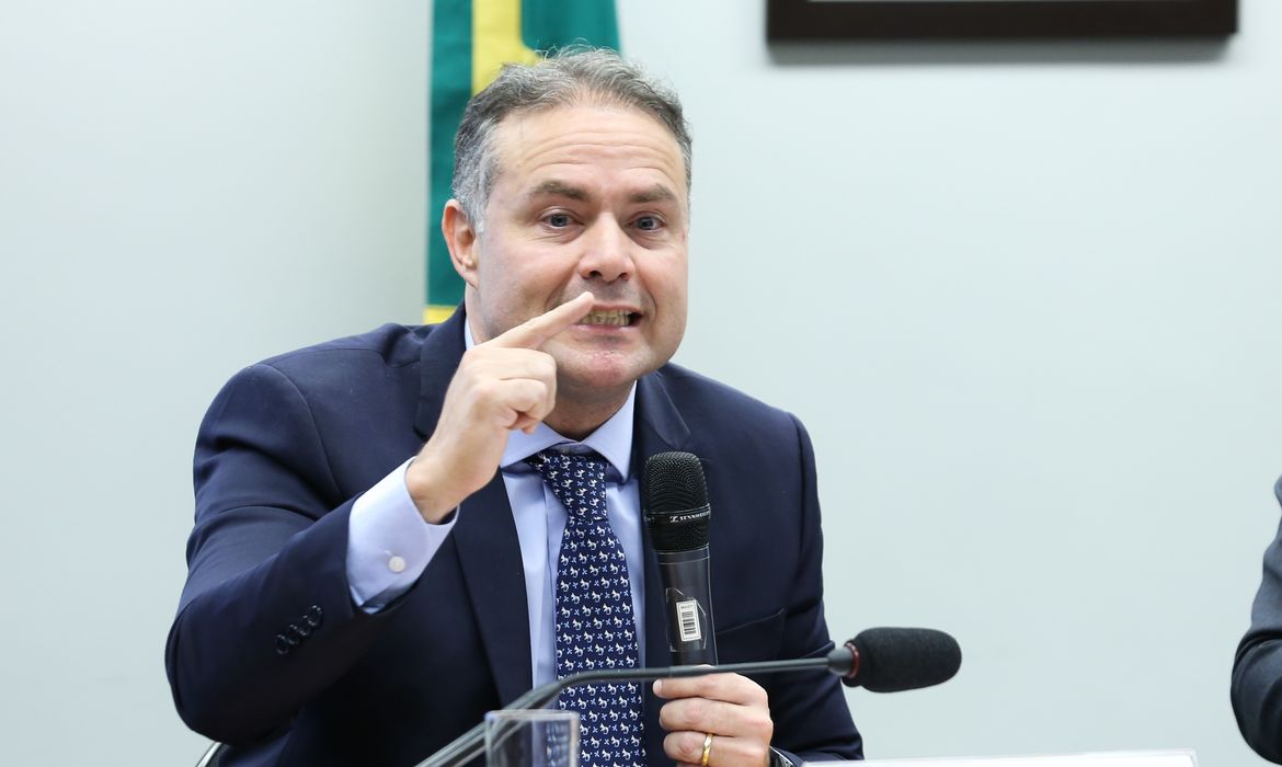 Brasília (DF) 12/04/2023 Ministro do Transportes, Renan Filho durante depoimento na Comissão de Viação e Transportes da Câmara dos Deputado.