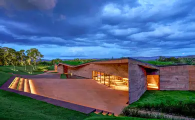 Brasília (DF) 26/01/2024 - Um pavilhão com cerca de 1,5 mil metros quadrados de área construída, integrado a um amplo jardim, em um terreno de 9 hectares. Trata-se de um memorial onde familiares das vítimas da tragédia ocorrida em Brumadinho no dia 25 de janeiro de 2019 poderão se conectar com seus parentes e prestar suas homenagens. 
Foto: Jomar Bragança/Arquitetos Associados/Divulgação