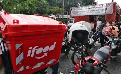 São Paulo (SP), 31/03/2025 - Entregadores de aplicativos de delivery em greve fazem manifestação na frente a sede do iFood em Osasco. Foto: Paulo Pinto/Agência Brasil