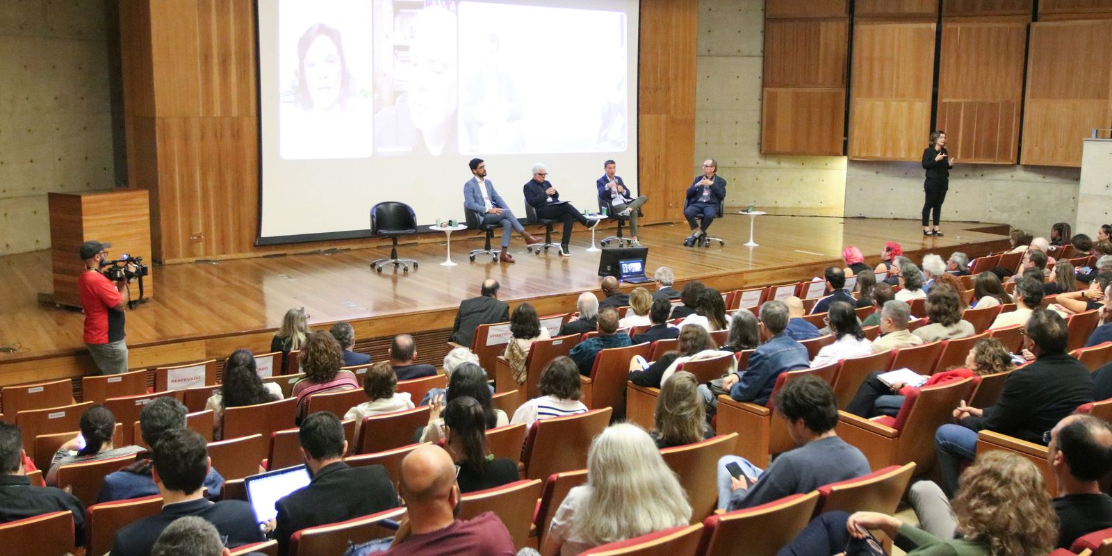 Emissoras públicas defendem protagonismo mundial contra desinformação