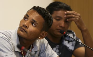 Laércio Akroá-Gamella, liderança do povo Akroá-Gamella, e André Karipuna, liderança do povo Karipuna, durante divulgação do relatório Violência Contra os Povos Indígenas no Brasil – Dados de 2017, na sede da CNBB, em Brasília.