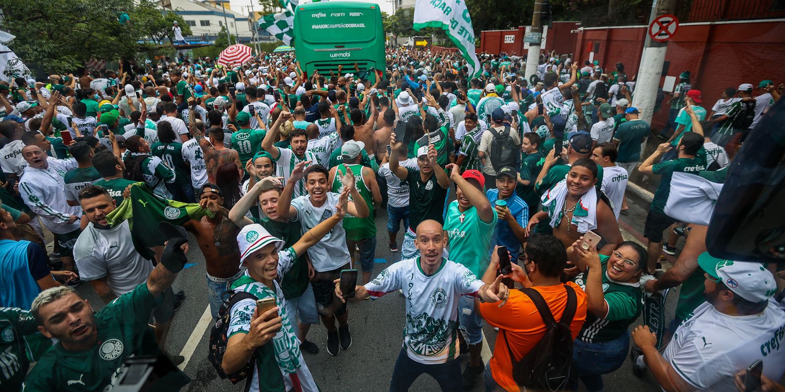 Covid-19: México cancela campeonato nacional de futebol, sem