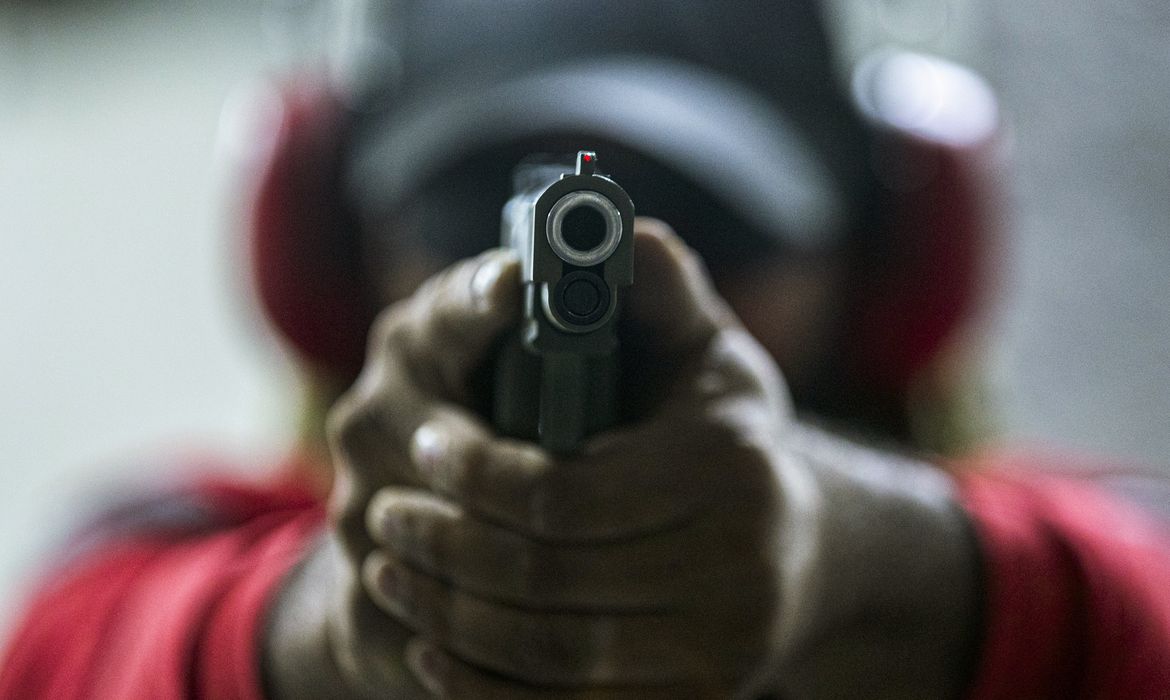 Joédson Alves/Agência Brasil Brasília (DF) 31/12/2024 – Customização de armas de fogo e treinamento em um clube de tiro.
Foto: Joédson Alves/Agência Brasil