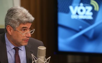 O Secretário Executivo Adjunto do Ministério da Saúde, Marcos Vinicio Dias, é o entrevistado no programa A Voz do Brasil.