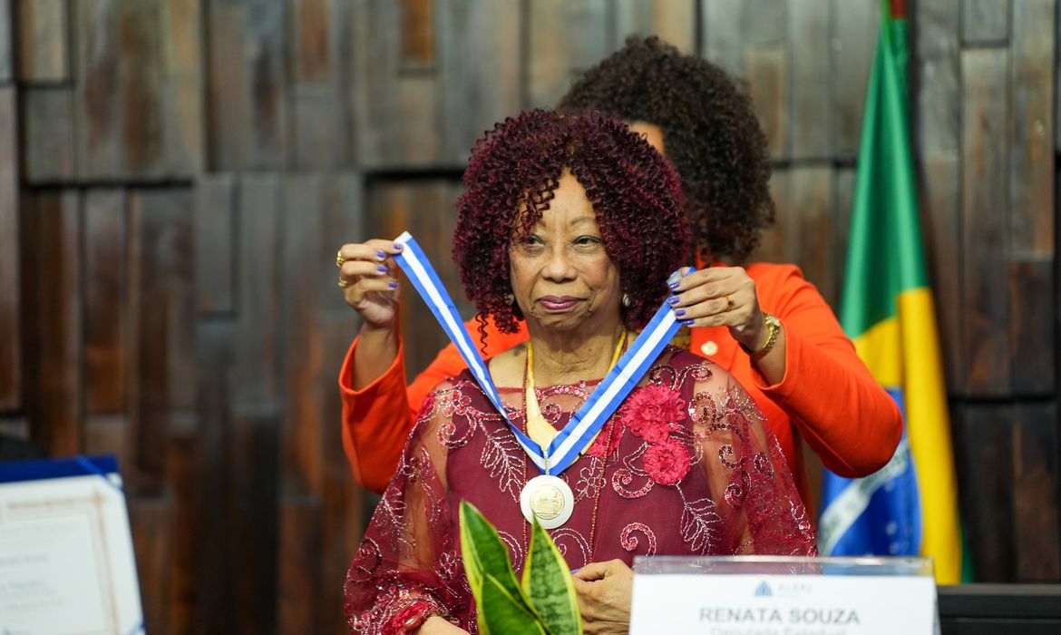 Historiadora Helena Theodoro recebe maior honraria do Rio de Janeiro, a Medalha Tiradentes. Foto: Thiago Lontra