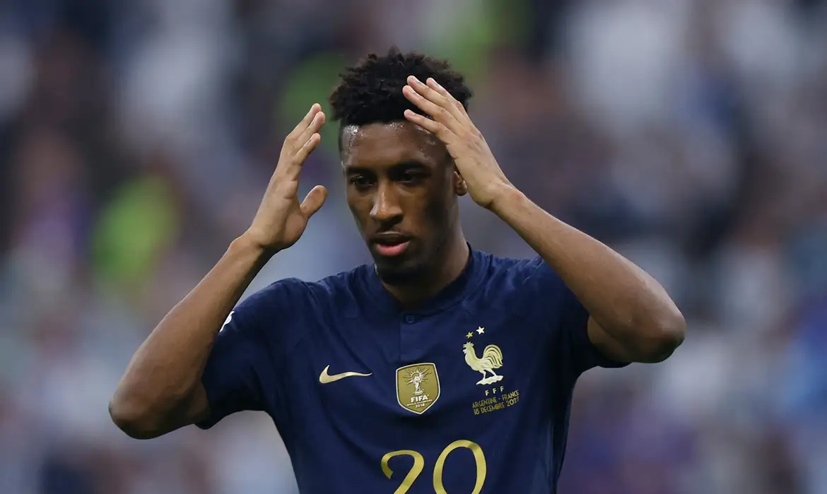 Kingsley Coman lamenta pênalti perdido durante final da Copa do Mundo do Catar entre França e Argentina